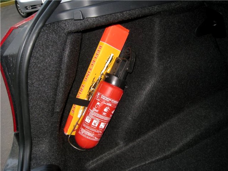 Какой огнетушитель должен быть в автомобиле в 2018 году: требования гибдд