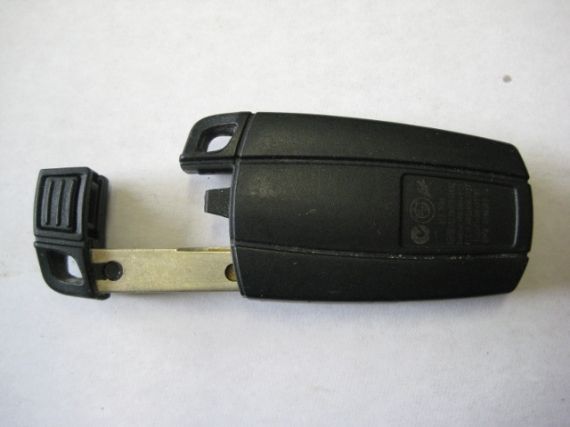 Как поменять батарейку в ключе Mazda 3? Вообще ничего сложного