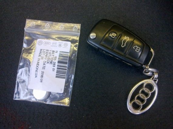 Как поменять батарейку в ключе Mercedes и Volkswagen? Без этого никуда